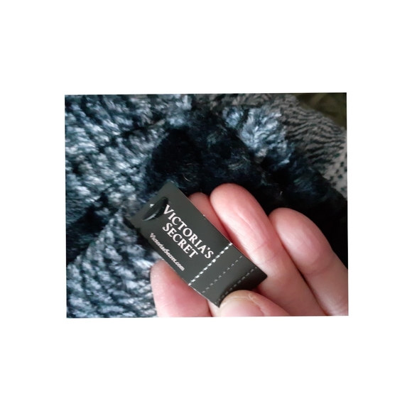 **Host Pick**💋NWT VS BLANKET - Picture 4 of 7